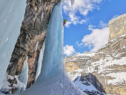 Ice Climbing in the Dolomites - Supermario